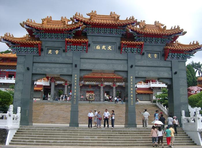Man Mo Temple – Ngôi đền linh thiêng giữa phố hiện đại.