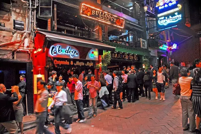 Lan Kwai Fong – Thủ phủ giải trí đêm của giới kinh doanh.