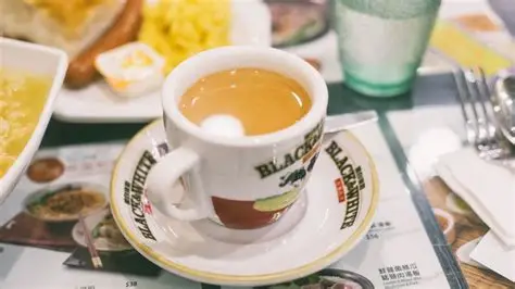 Văn hóa trà sữa “Cha Chaan Teng” – Giao thoa Đông – Tây trong ẩm thực.