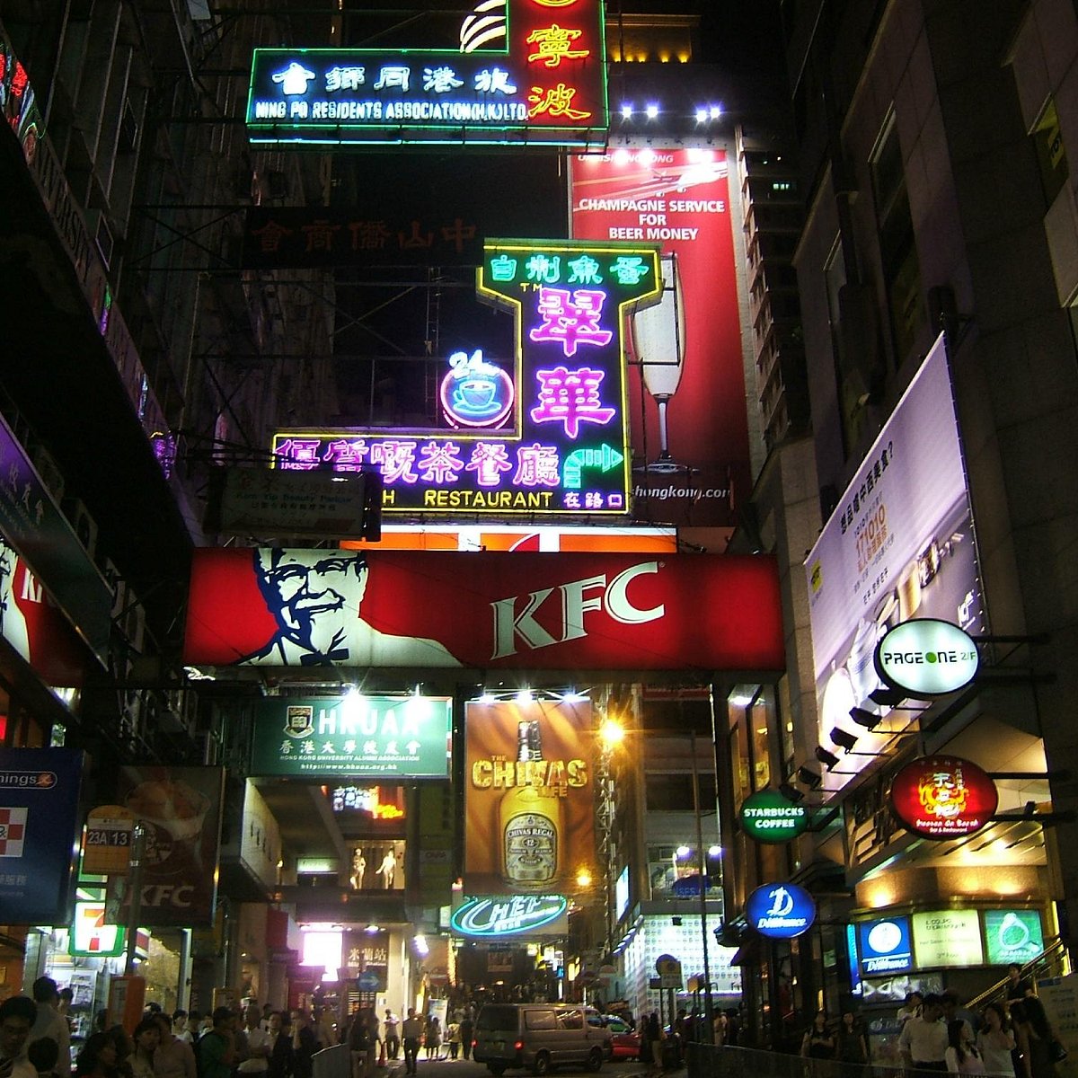 Lan Kwai Fong – Thủ phủ giải trí đêm của giới kinh doanh.