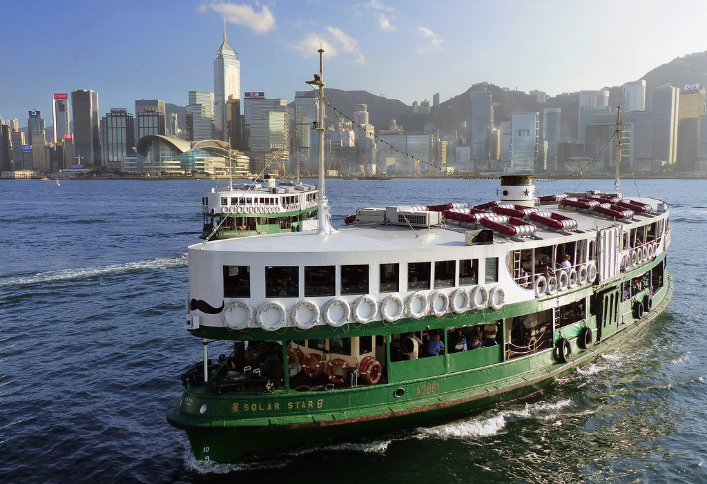 Star Ferry – Biểu tượng giao thông cổ xưa còn hoạt động.